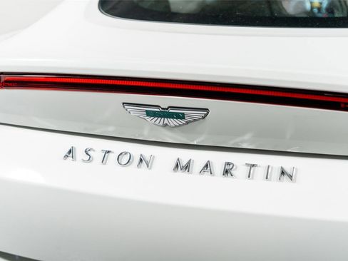 Used 2025 Aston Martin V8 Vantage Coupe RWD image 27