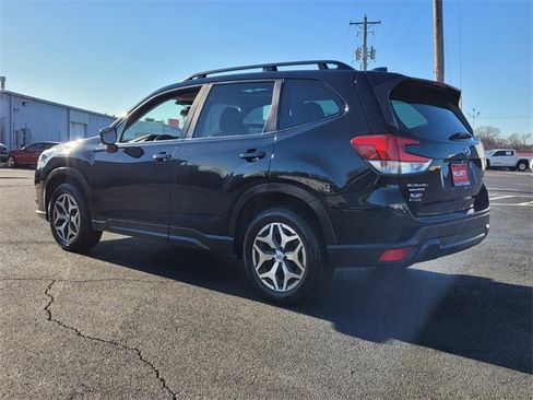 Used 2023 Subaru Forester Premium image 5