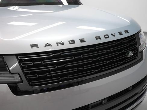 Used 2023 Land Rover Range Rover SE AWD/4WD image 3