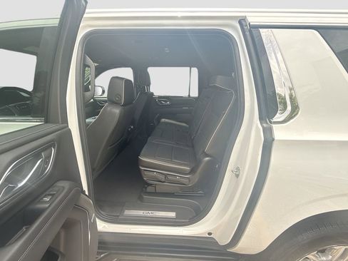 Used 2024 GMC Yukon XL SLT RWD image 26