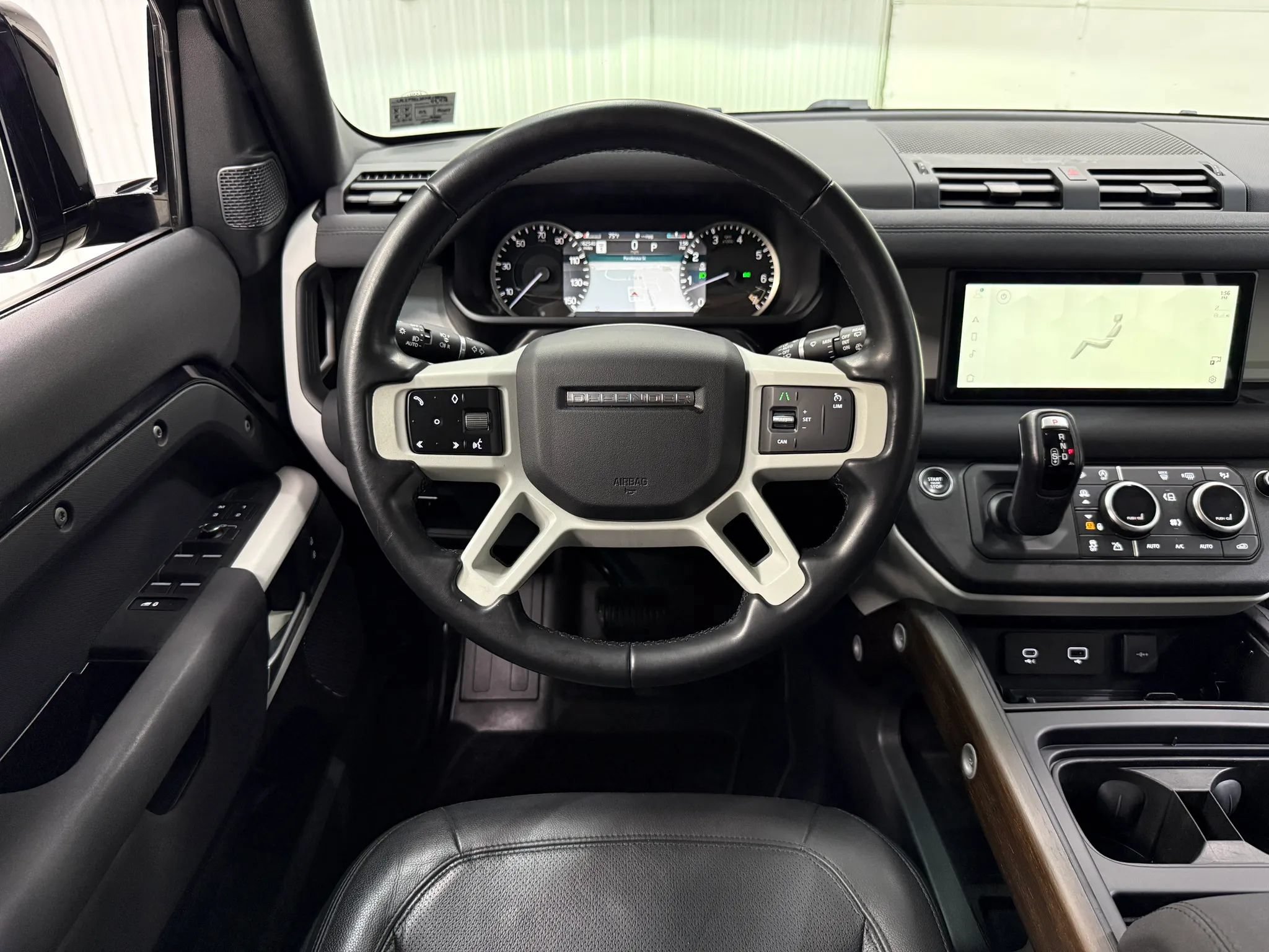 Used 2023 Land Rover Defender 110 SE AWD/4WD image 19