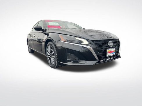 Certified 2024 Nissan Altima 2.5 SV image 3