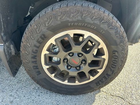 Used 2026 Toyota Tacoma TRD Off-Road w/ TRD Off Road Premium Package AWD/4WD image 5