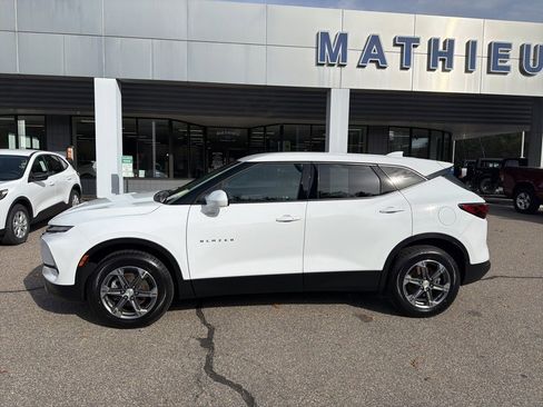 Used 2023 Chevrolet Blazer LT w/ Driver Confidence Package image 2