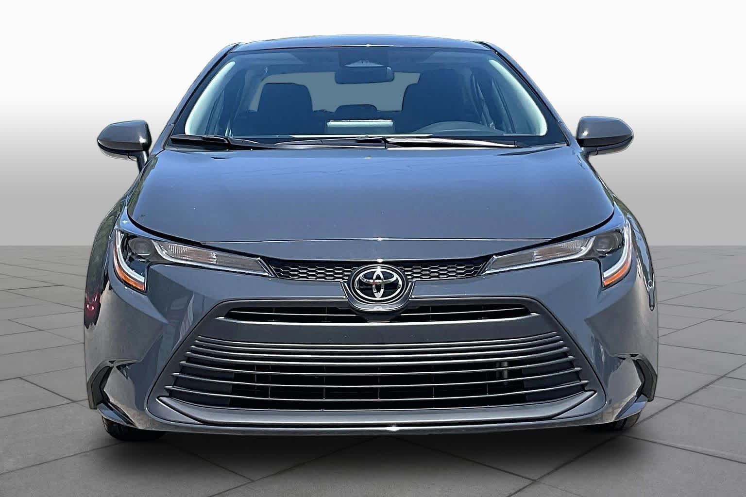 Used 2025 Toyota Corolla LE FWD image 4