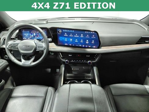 Used 2025 Chevrolet Suburban Z71 image 2