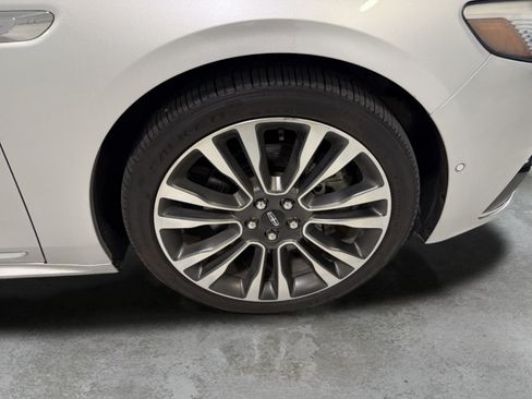 Used 2017 Lincoln Continental Reserve w/ Technology Package FWD image 13