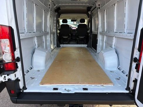 Used 2025 RAM ProMaster 3500 w/ Premium Convenience Group image 28