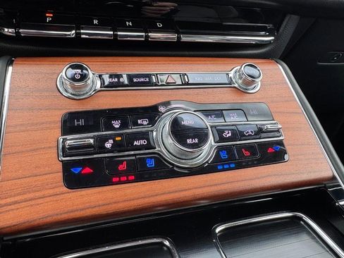Used 2020 Lincoln Aviator Reserve w/ Equipment Group 202A AWD/4WD image 17