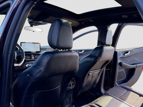 Certified 2023 Ford Escape ST-Line Select w/ Tech Pack #2 image 6