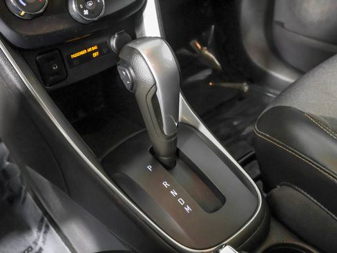Used 2019 Chevrolet Trax LT w/ LT Convenience Package FWD image 30