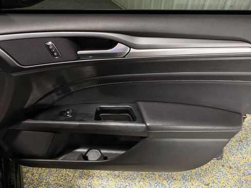 Used 2016 Ford Fusion Titanium FWD image 22