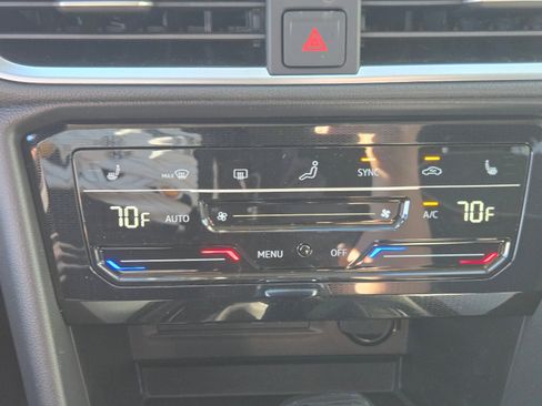 New 2026 Volkswagen Taos SE FWD image 20