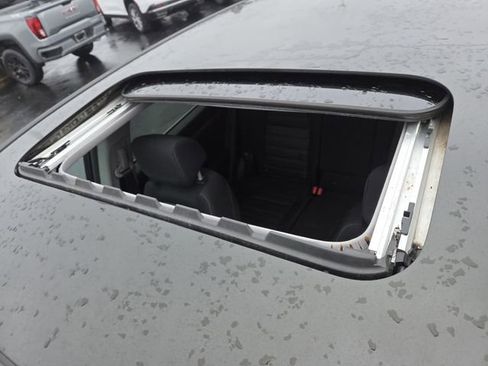 Used 2017 Honda CR-V EX image 3