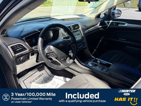 Used 2018 Ford Fusion SE w/ Fusion SE Technology Package FWD image 2
