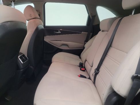 Used 2018 Kia Sorento LX image 18