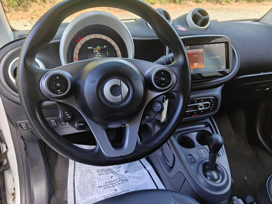 Used 2017 smart fortwo pure RWD image 14
