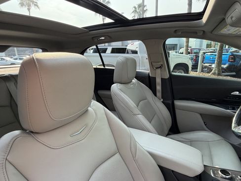 Used 2021 Cadillac XT4 Premium Luxury FWD image 45