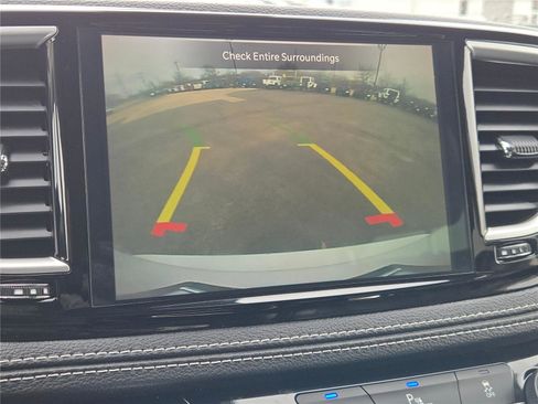 Certified 2024 Chrysler Pacifica Select image 31