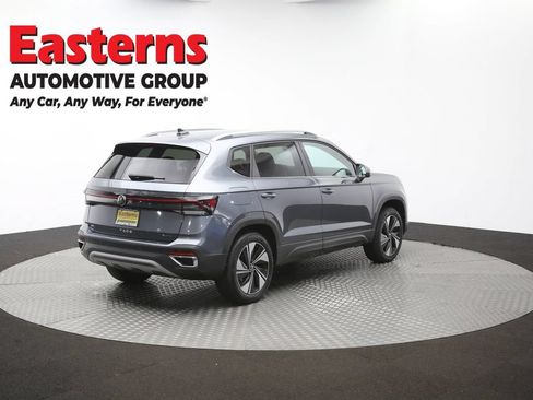 Used 2025 Volkswagen Taos SE AWD/4WD image 39