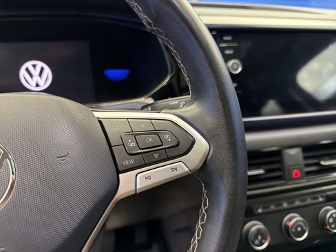 Used 2022 Volkswagen Taos SE image 17