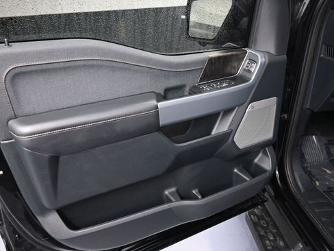 Used 2023 Ford F150 Lightning Lariat image 13