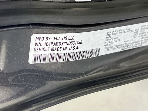 Used 2022 Jeep Cherokee Limited image 31