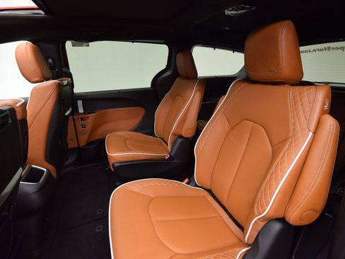 New 2026 Chrysler Pacifica Pinnacle image 42