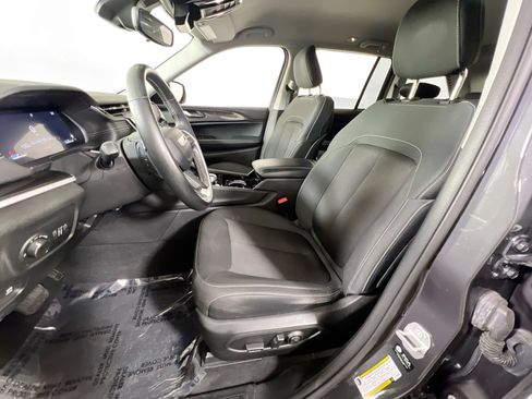 Used 2022 Jeep Grand Cherokee Laredo w/ Luxury Tech Group I image 20