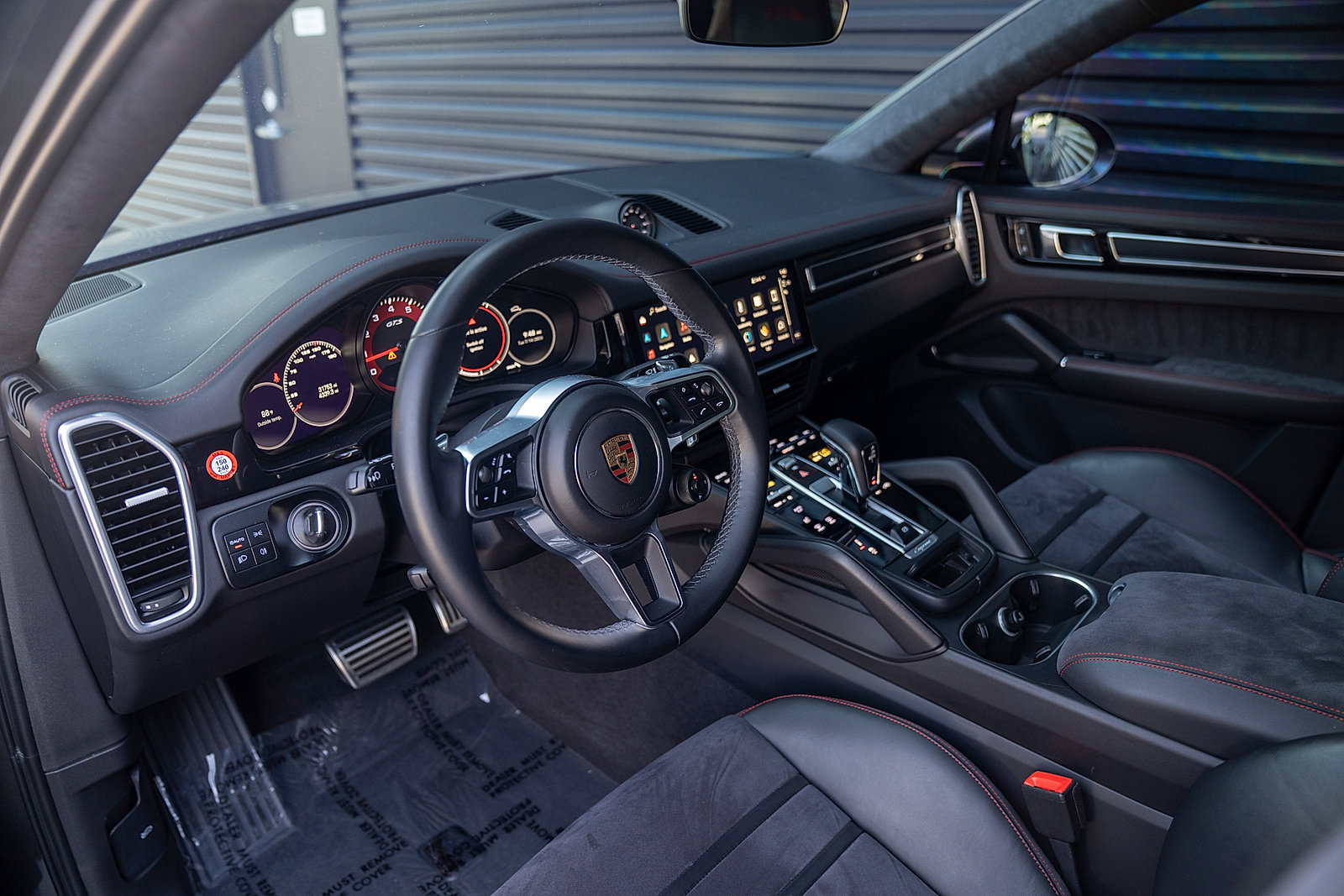 Certified 2023 Porsche Cayenne GTS AWD/4WD image 4