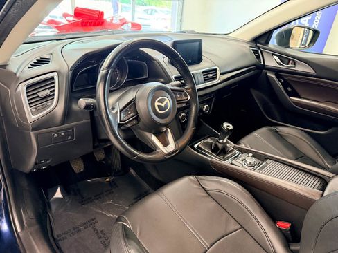 Used 2018 MAZDA MAZDA3 Grand Touring w/ Premium Equipment Package FWD image 17
