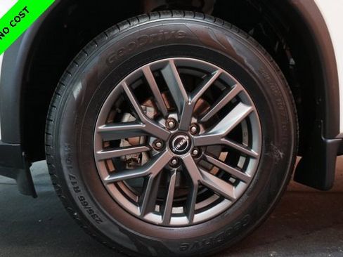 Used 2023 Nissan Rogue S image 73