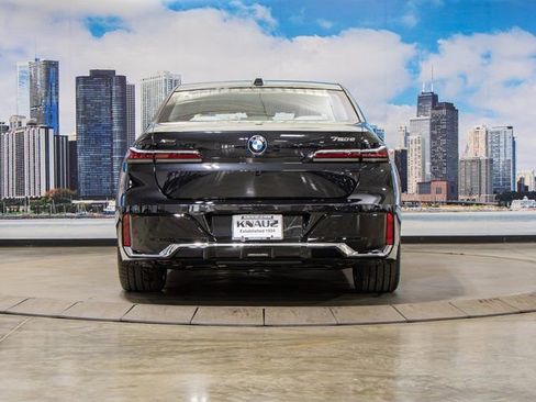 Used 2025 BMW 750e xDrive w/ Premium Package image 11