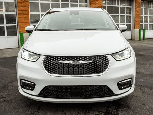 Used 2023 Chrysler Pacifica Touring-L FWD image 42