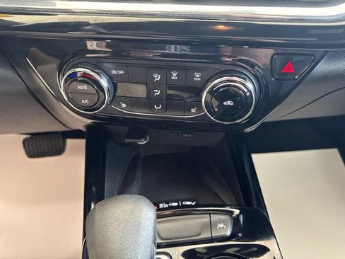 Used 2024 Chevrolet Trax RS w/ Sunroof Package FWD image 20