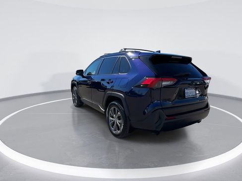 Used 2022 Toyota RAV4 XLE Premium image 12