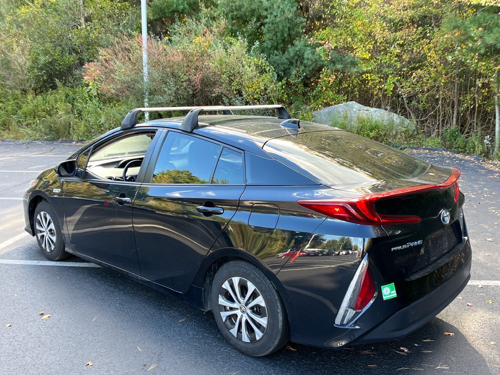 Used 2022 Toyota Prius Prime XLE FWD image 3