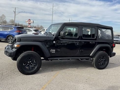 Used 2019 Jeep Wrangler Unlimited Sport image 3