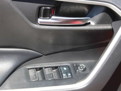 Used 2022 Toyota RAV4 XLE FWD image 14