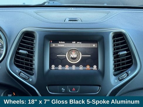 Used 2019 Jeep Cherokee Latitude Plus image 17