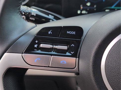 Used 2023 Hyundai Elantra Limited image 32