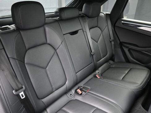 Certified 2023 Porsche Macan AWD/4WD image 26