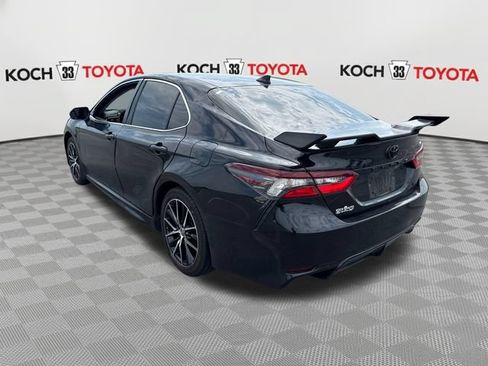Used 2022 Toyota Camry SE w/ Cold Weather Package FWD image 6