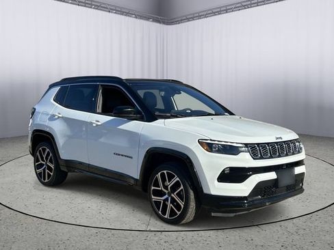 Used 2025 Jeep Compass Limited w/ Elite Group AWD/4WD image 5