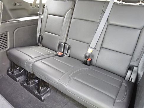 Used 2024 Chevrolet Suburban LT RWD image 2