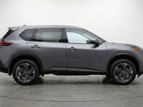 Used 2025 Nissan Rogue SV AWD/4WD image 11