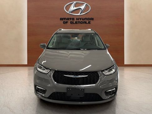 Used 2021 Chrysler Pacifica Touring-L FWD image 9