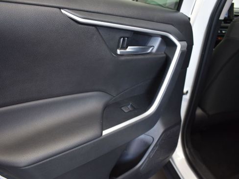 Used 2022 Toyota RAV4 XLE image 15