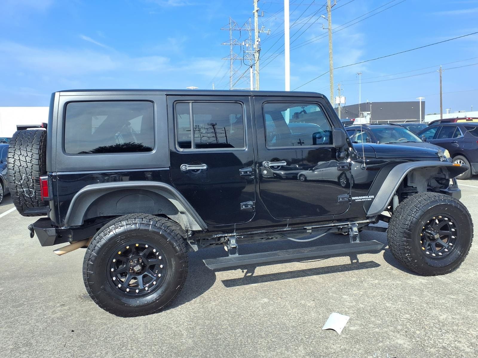 Used 2012 Jeep Wrangler Unlimited Sahara w/ Connectivity Group AWD/4WD image 24