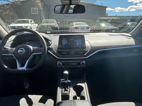 Used 2025 Nissan Altima 2.5 SV image 31